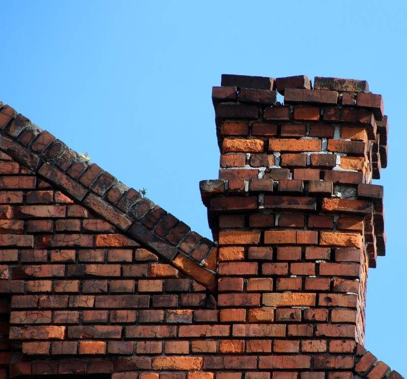 Damaged chimney on an Marina Del Rey home showing cracks and missing mortar